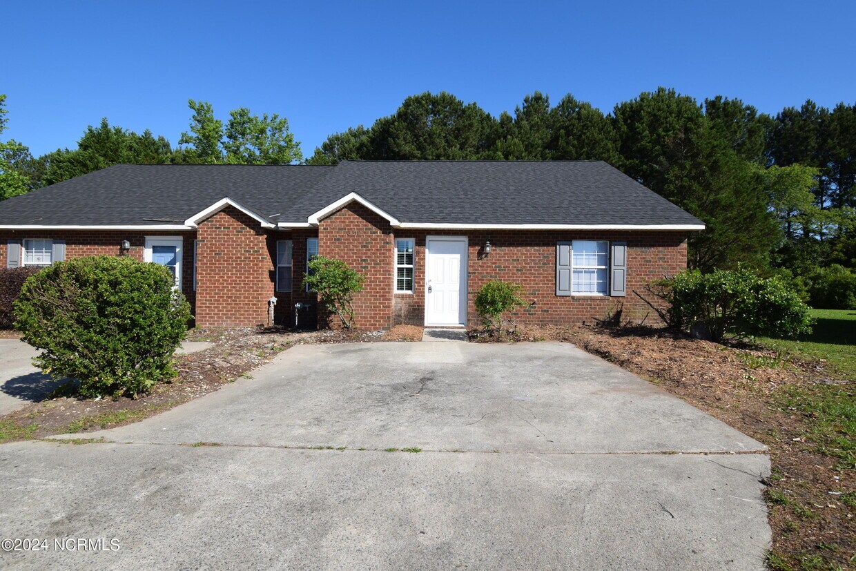 Primary Photo - 3310 Parkway Ct