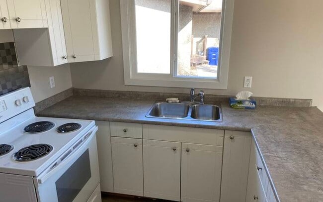 Building Photo - 60 Carleton Dr