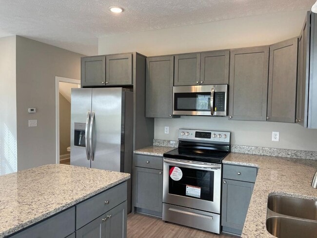 Building Photo - 302 71st Ave N