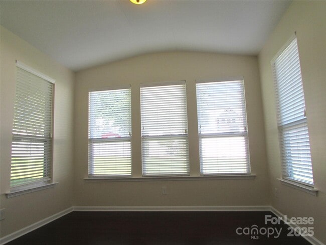 Building Photo - 180 Silverspring Pl