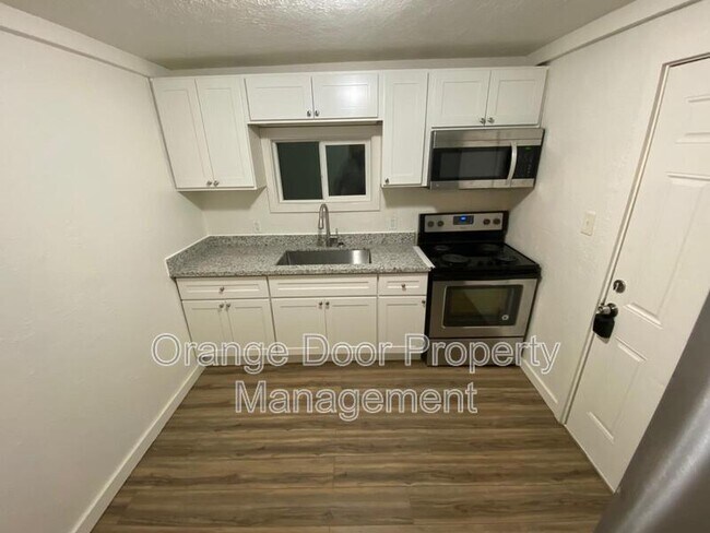 Building Photo - 1103 N Wycoff Ave