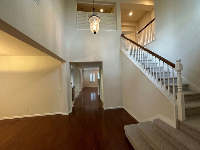 Building Photo - 50% OFF FIRST MONTHS RENT - Beautiful 4 Be...