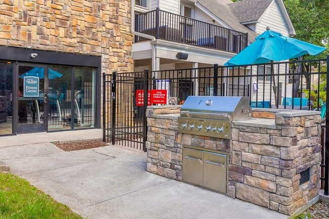 Estación de parrilla al aire libre - Park at Oak Ridge