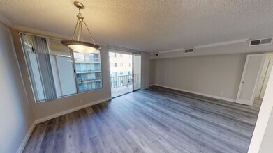 Interior Photo - Burton Plaza..Gorgeous Newly Remodeled Studio..Prime Location!