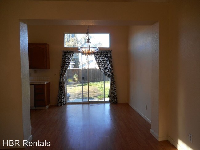 Building Photo - 220 King Arthur Ct