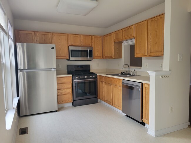 Kitchen - 4711 Colonnade Way