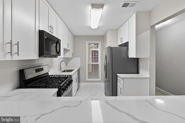 Building Photo - 10114 Oakton Terrace Rd