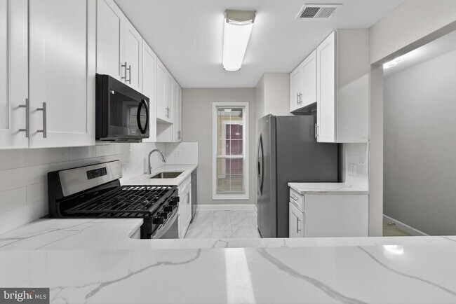 Foto del edificio - 10114 Oakton Terrace Rd