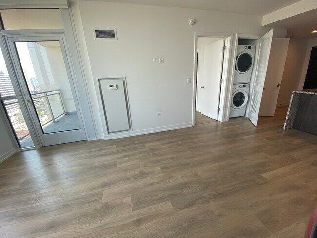 Foto del edificio - 678 N Orleans St