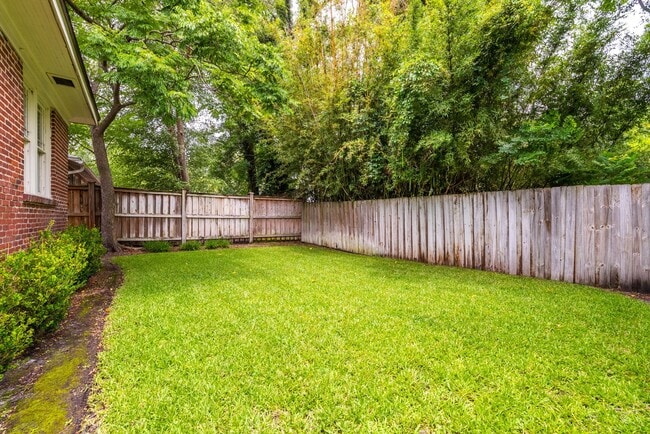 Building Photo - Adorable Avondale Home!