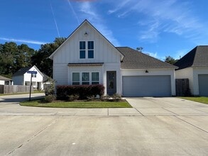 Building Photo - 8911 Southlawn Dr