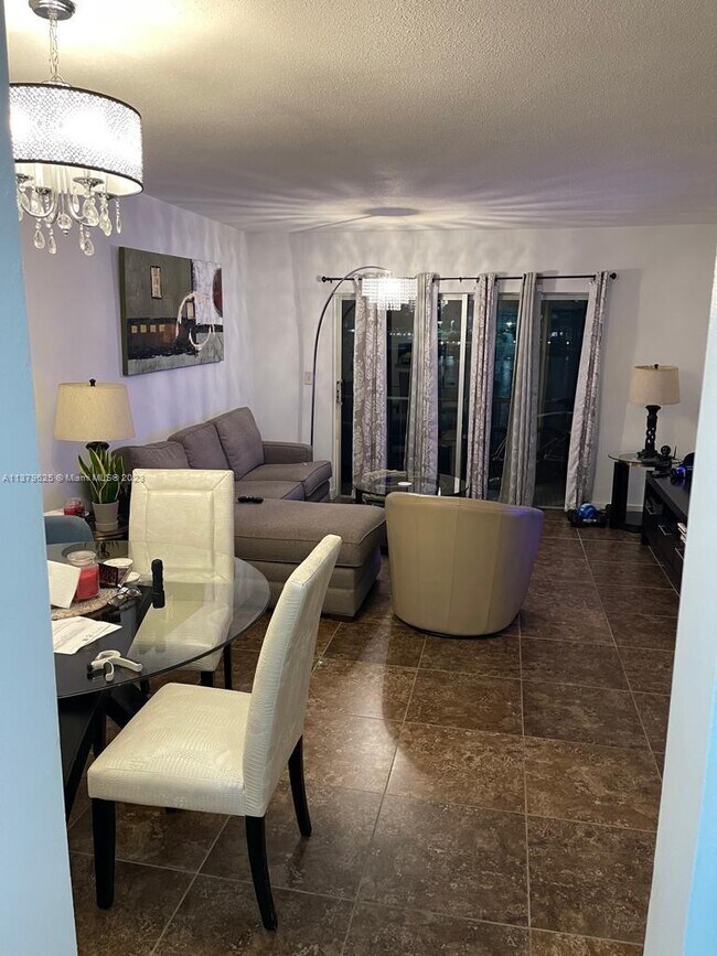 Foto del edificio - 2949 Point E Dr