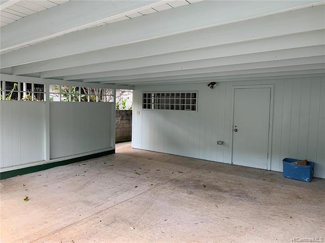 Building Photo - 3024 E Manoa Rd