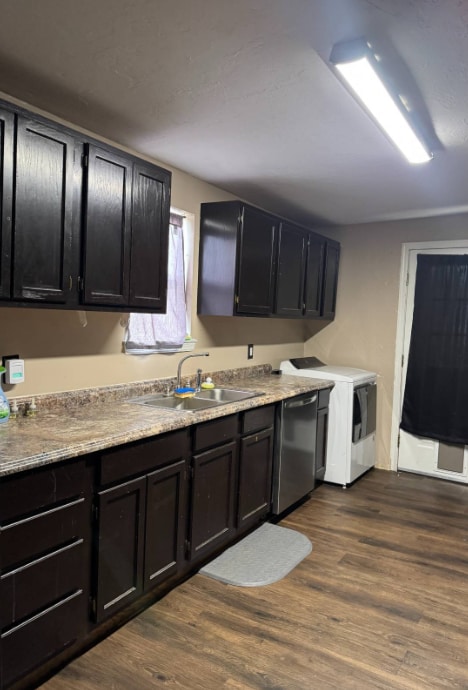 Building Photo - 724 E Delaware Ave