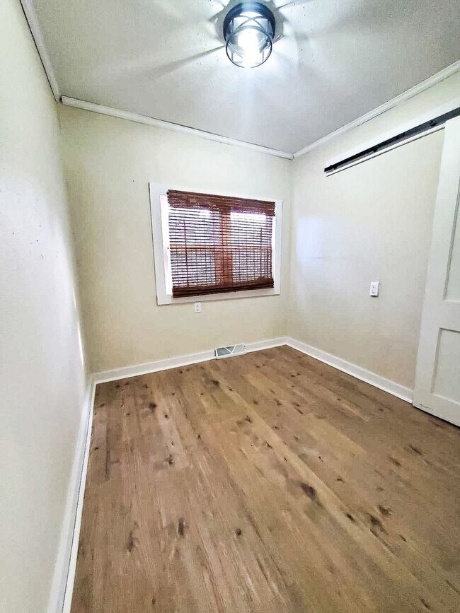 Building Photo - Cozy 2 Bedroom 1 Bathroom home for Rent