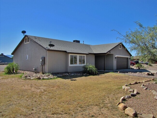 Foto del edificio - 3BR/2BA/2CG, 1519 sq.ft on half acre in Huachuca City, AZ