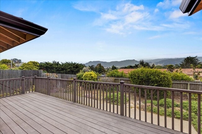 Building Photo - Sunny Carmel Two Bedroom - Carmel School D...