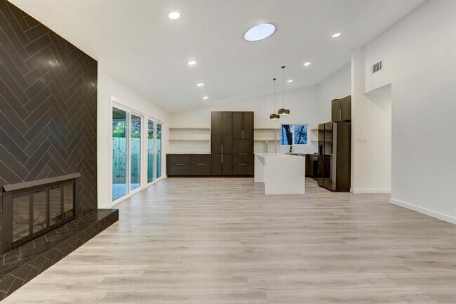 Building Photo - 2902 Jorwoods Dr