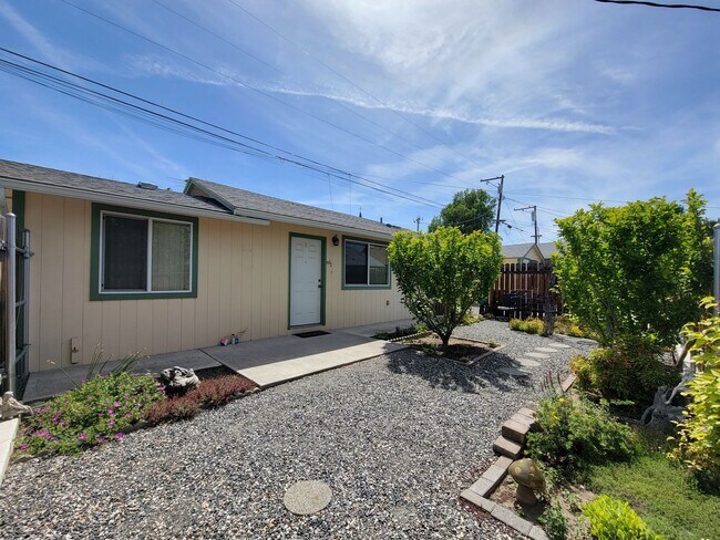 Building Photo - Cute Tiny Home for Rent
