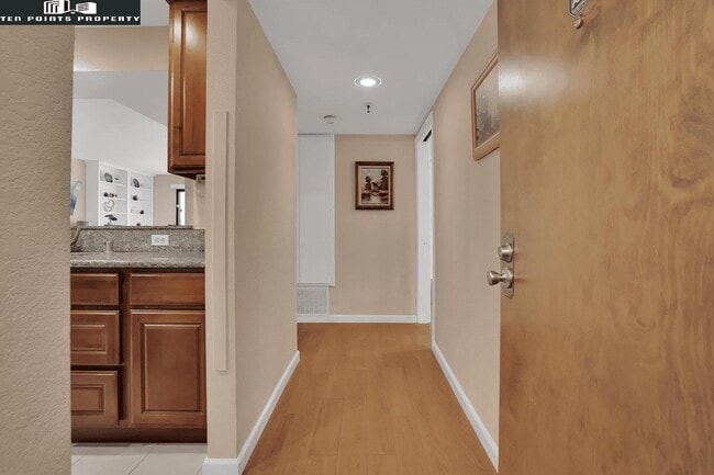 Building Photo - 1400 Carpentier St