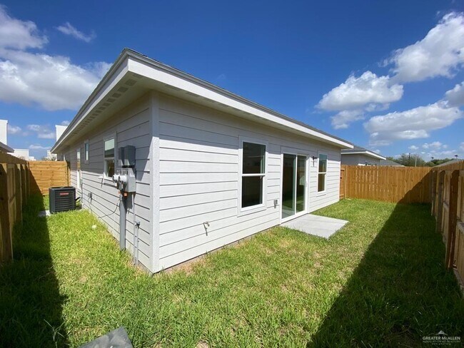 Building Photo - 1411 Lore Dr