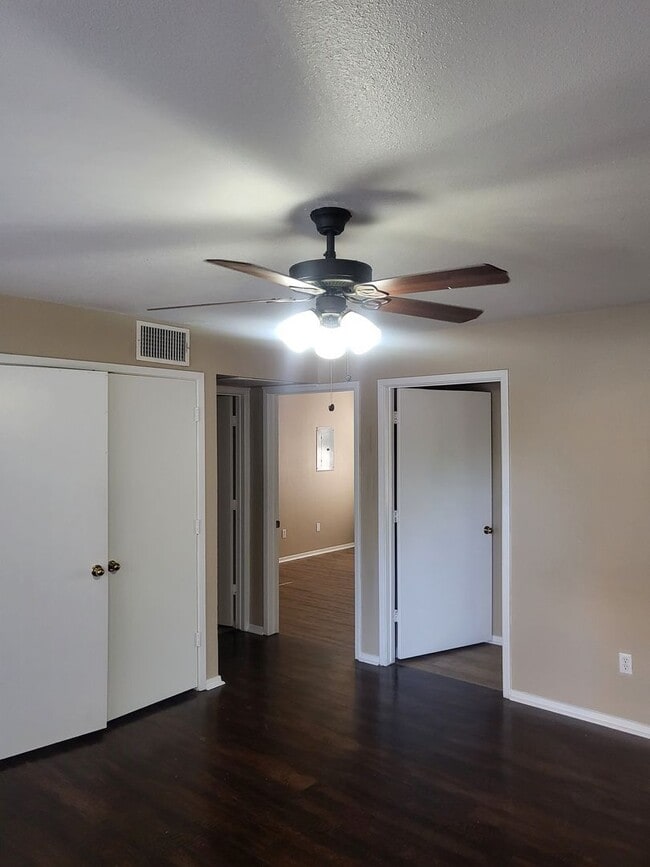 Building Photo - 221 Kerby St