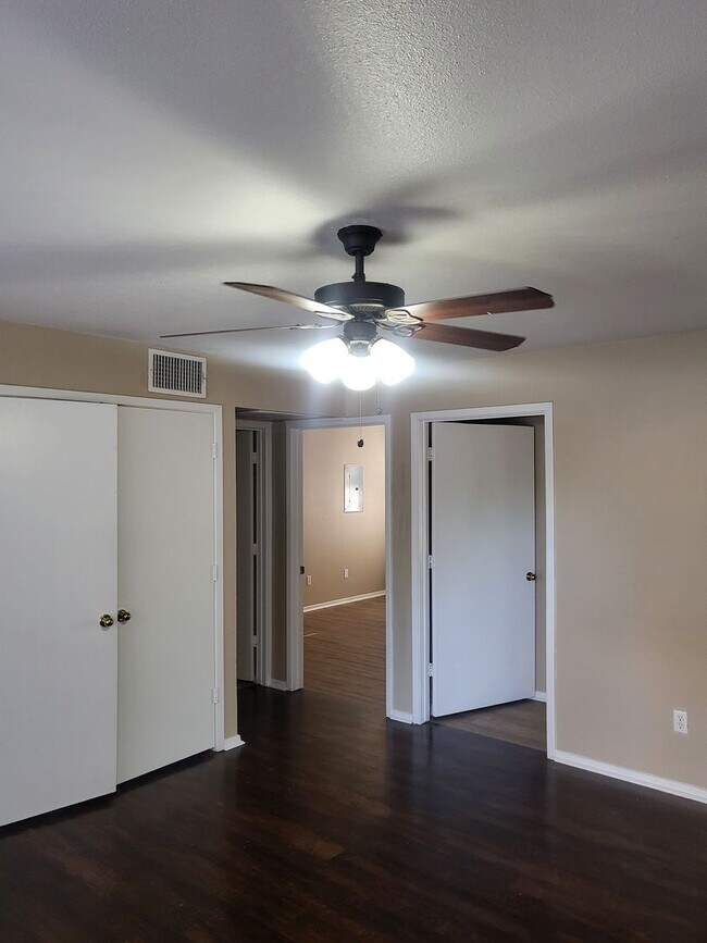 Foto del edificio - 221 Kerby St