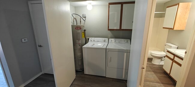 1BR,1BR 850 sq ft - The Vineyards at Jones Road