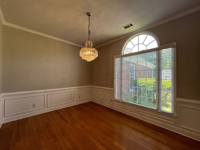 Building Photo - 510 MacLand Dr