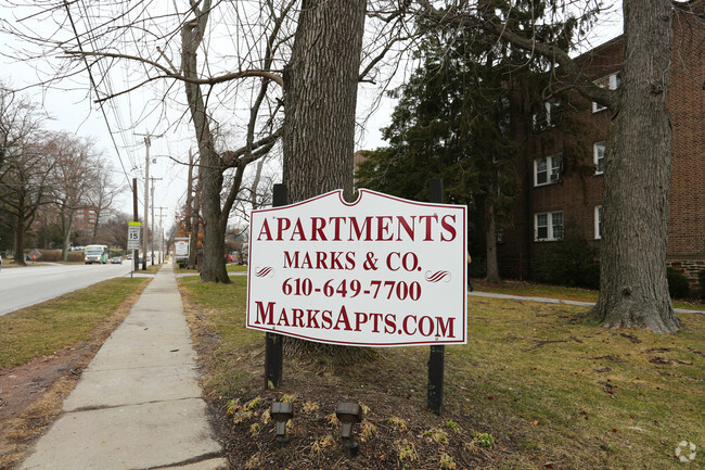 Foto del edificio - College Hall Apartments