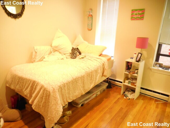 Building Photo - 57 Westland Ave