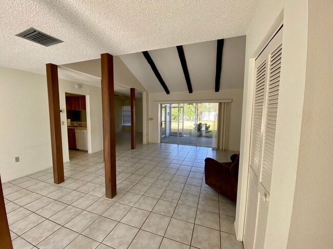 Building Photo - 1429 Dogwood Dr