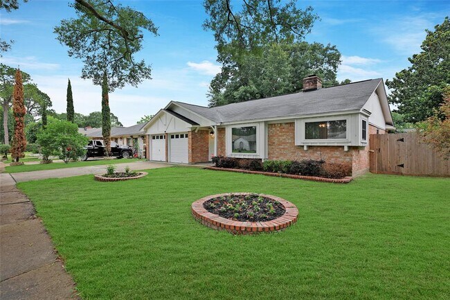 Foto del edificio - 9631 Railton St