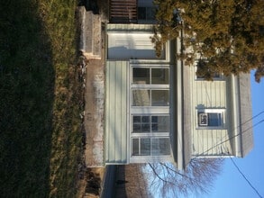 Building Photo - 1007 Lake Ave