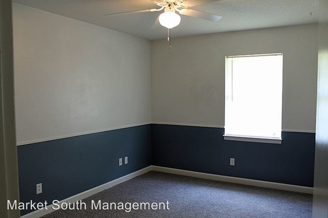 Foto del edificio - 3 br, 2 bath House - 673 Pine Barren Road