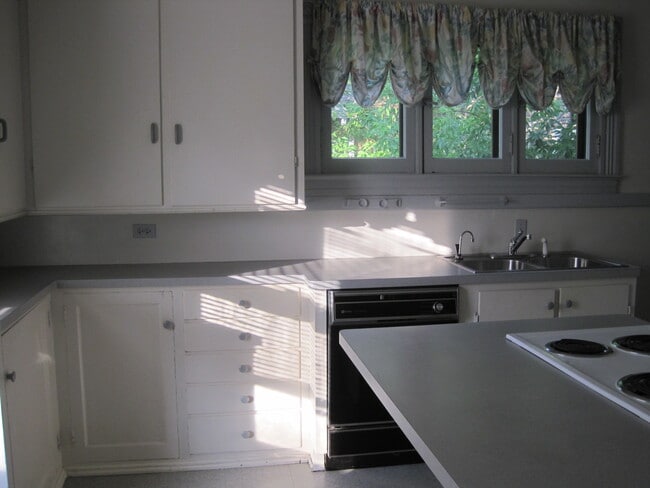 Building Photo - 70 Rutgers St