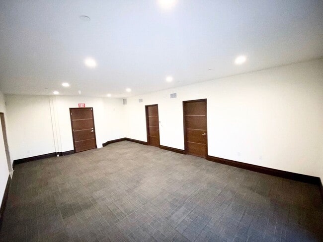 Building Photo - C Las Tunas 3C(Tax)