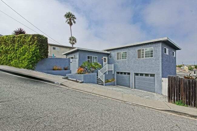 Foto del edificio - VERY CHARMING, BRIGHT & AIRY HILLTOP HOME ...