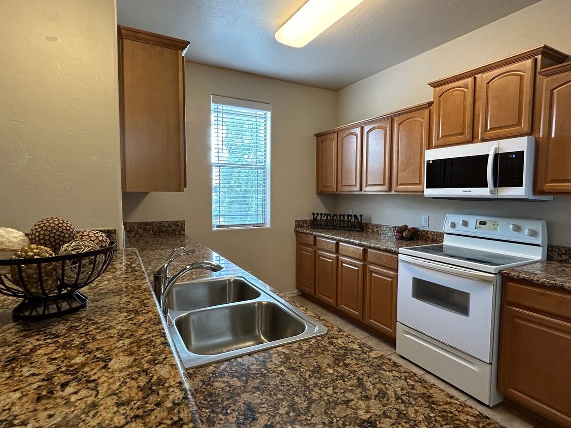 Primary Photo - 2155 N Grace Blvd