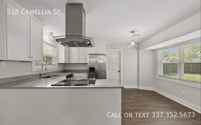 Building Photo - 516 Camellia Dr