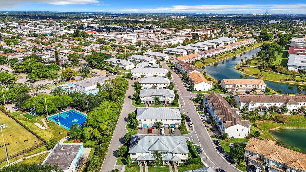 Foto principal - 5040 Eucalyptus Dr