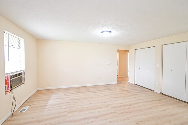 Foto del edificio - 6171 Little Creek Ct