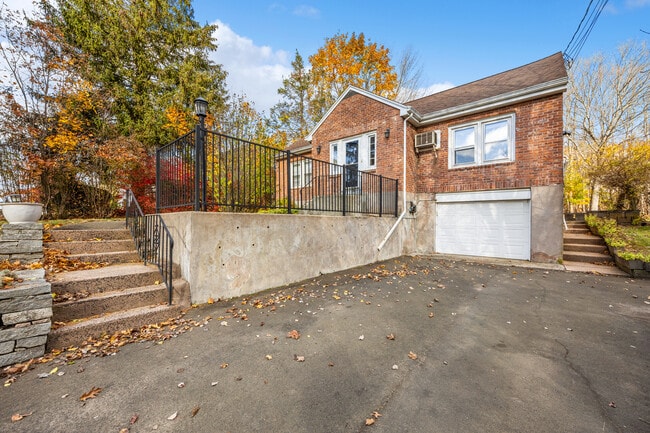 Foto del edificio - 678 Bartholomew Rd