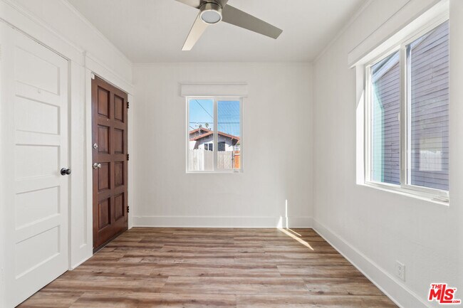 Foto del edificio - 932 1/2 California Ave