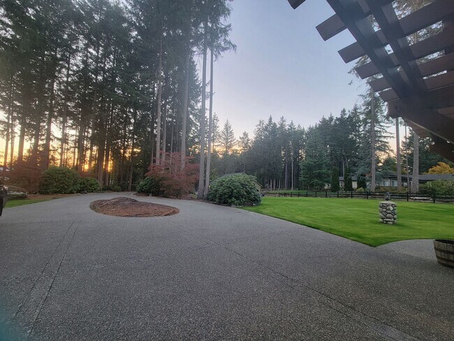 Foto del edificio - Beautiful Home on Gated Property
