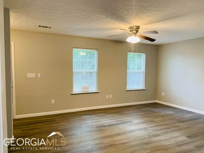 Building Photo - 14 Standish Ct