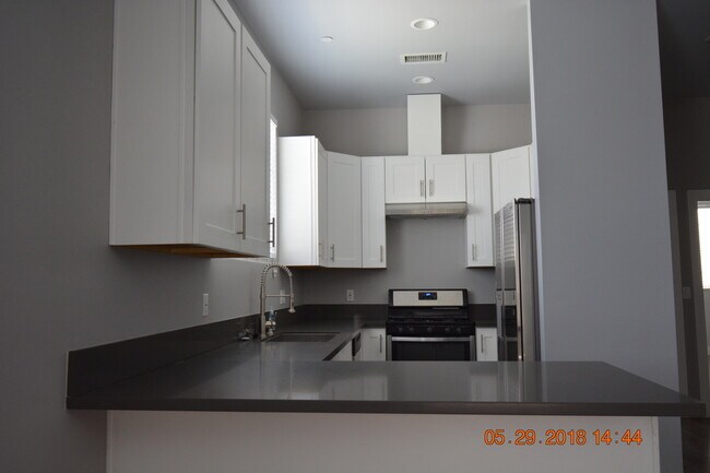 Nice & gabinetes de cocina - 6831 Hinds Ave