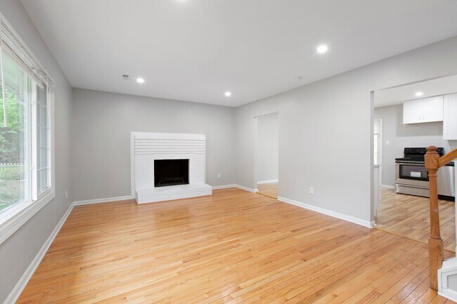 Building Photo - 3 Willow Branch Pl