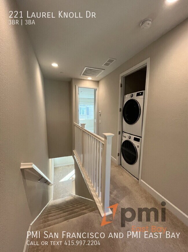 Foto del edificio - 221 Laurel Knoll Dr