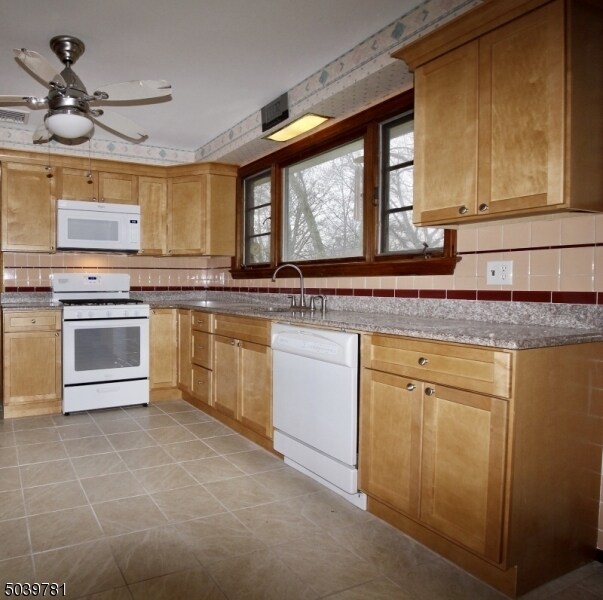 Foto del edificio - 327 Foothill Rd